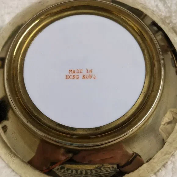 Vintage 79/80 Hand Painted Porcelain Dish with Brass Bottom Made in Hong Kong - Picture 12 of 15